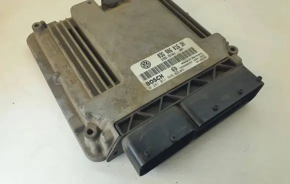 Volkswagen Touran I Engine control unit/module 03G906016DK