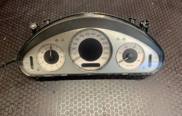 Mercedes-Benz E W211 Speedometer (instrument cluster) A2115407411 110080004