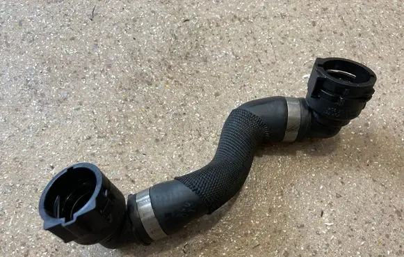 BMW 3 G20 G21 Engine coolant pipe/hose 8573382