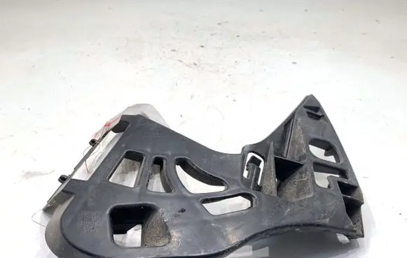 BMW 5 G30 G31 G38 Front bumper mounting bracket 7385348
