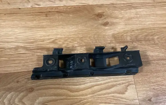 Volkswagen PASSAT B6 Front bumper mounting bracket 3C0807184