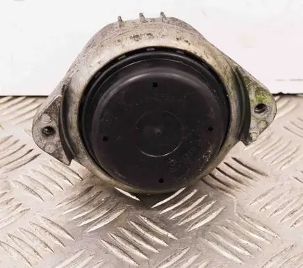 BMW 1 E81 E87 Engine mount bracket 6760330 13981112676033003