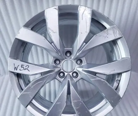 Volkswagen Touareg III R20 alloy rim 