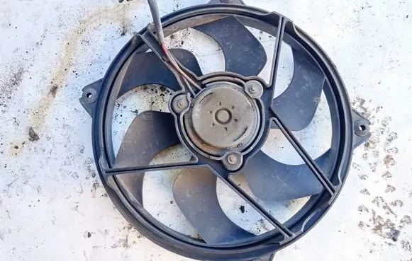 Peugeot 307 Radiator cooling fan shroud 