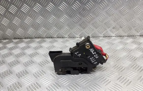 Mazda 323 F Front door lock