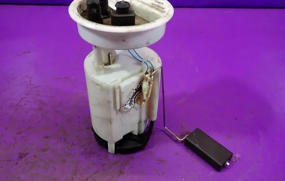 Volkswagen Golf IV Fuel level sensor 