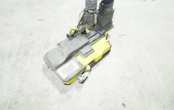 Volvo S80 Rear door lock 8650554
