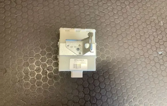 Toyota Avensis T250 Door control unit/module 73668012 8974105070