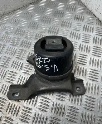 Volvo S80 Engine mount bracket 30636633