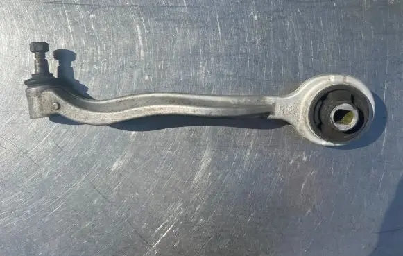 Mercedes-Benz S W220 Front lower control arm/wishbone A2203331405 A2203301711 A2203303411