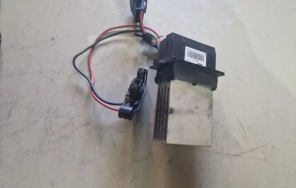 Renault Megane II Heater blower motor/fan resistor T1000948E