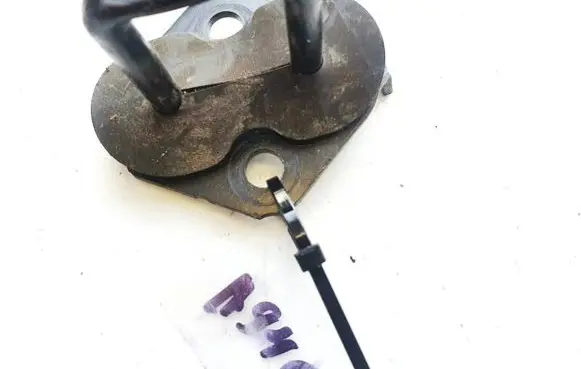 Volvo V70 Front door lock loop/hook striker 30734418
