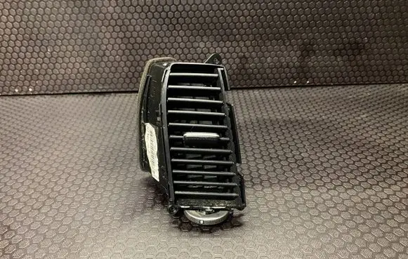Hyundai Santa Fe Dash center air vent grill 3L4S41
