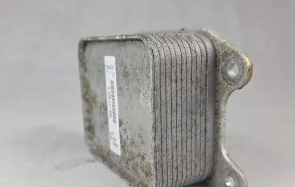Skoda Octavia Mk3 (5E) Engine oil radiator 04E117021C