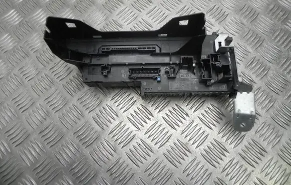 Mercedes-Benz C AMG W204 Fuse box set KL30G K889