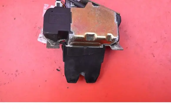 Volvo S60 Tailgate/trunk/boot lock/catch/latch 8652398