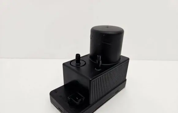 Mercedes-Benz E W211 Central locking vacuum pump 2038000048