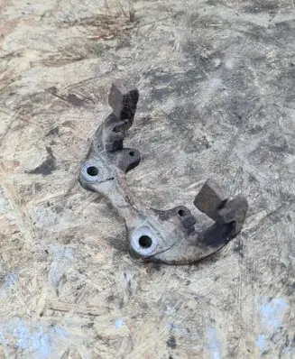 Mercedes-Benz E W211 Brake caliper pad carrier rear