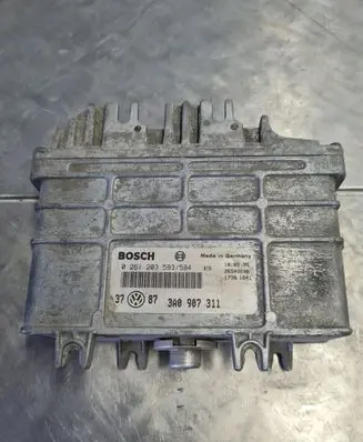 Volkswagen Golf III Engine control unit/module 0261203593 0261203594 3A0907311