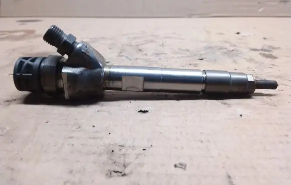 BMW 2 F45 Fuel injector 0445110613 8514146