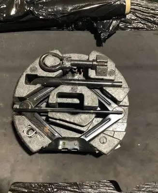 Ford C-MAX I Tool box BM5117009