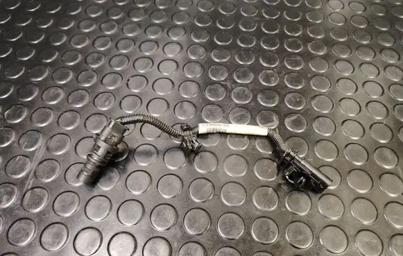 Volvo S60 Crankshaft position sensor 0261210338 31303937 31303282