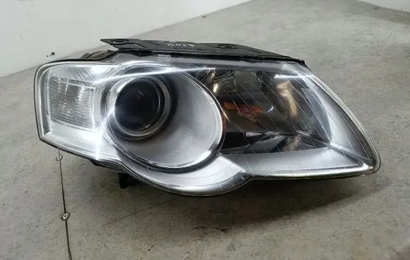 Volkswagen PASSAT B6 Headlight/headlamp 