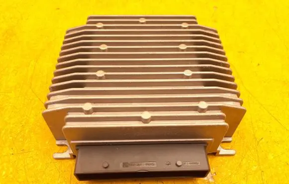Tesla Model S Sound amplifier 100483310A
