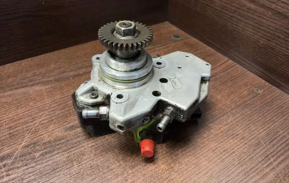 Mercedes-Benz Sprinter W906 Fuel injection high pressure pump A6420700501 6420700501