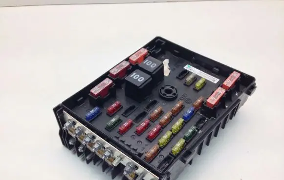 Volkswagen PASSAT CC Fuse module 3C0937125