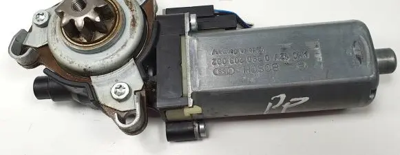 Mercedes-Benz C W204 Seat adjustment motor 0390203002