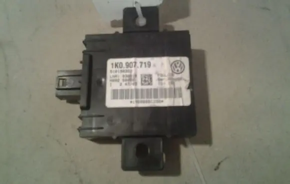 Audi A3 S3 8P Alarm control unit/module 1K0907719