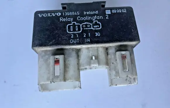 Volvo 850 Coolant fan relay 1398845