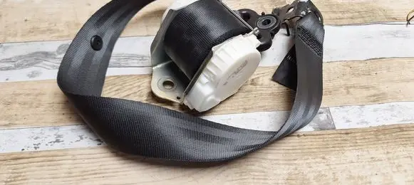 Rear seatbelt
