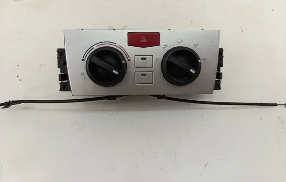 Lancia Ypsilon Climate control/heater control trim 