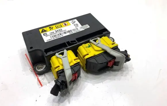Opel Insignia A Airbag deployment crash/impact sensor 13583433
