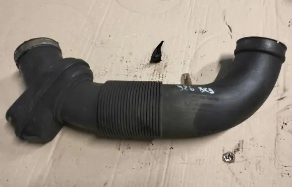 Porsche Boxster 986 Air intake hose/pipe 99611002704
