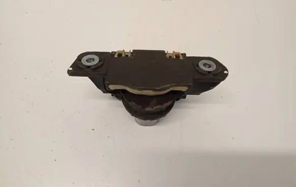Engine mount bracket