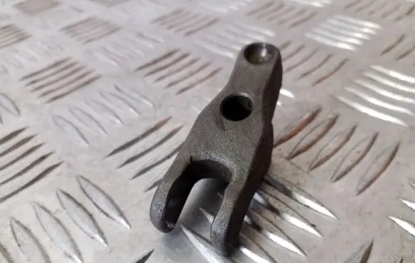 KIA Sorento Fuel Injector clamp holder