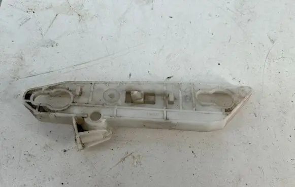 Peugeot 308 Front bumper mounting bracket AA36136489