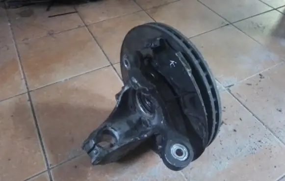 Front wheel hub