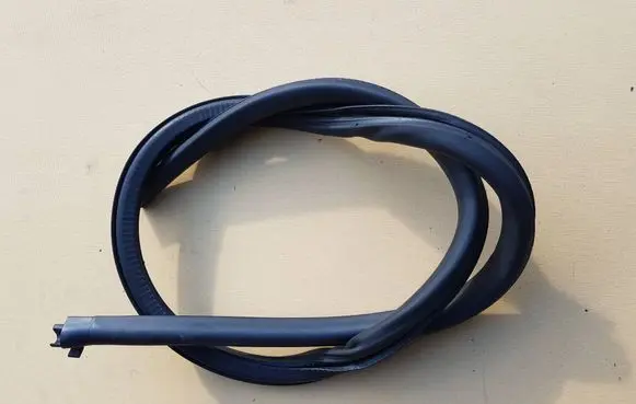 Volkswagen Eos Rubber seal front coupe door 1Q0867912B