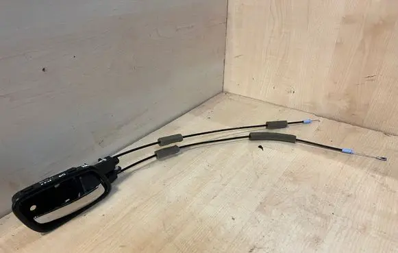 Honda CR-V Front door interior handle 