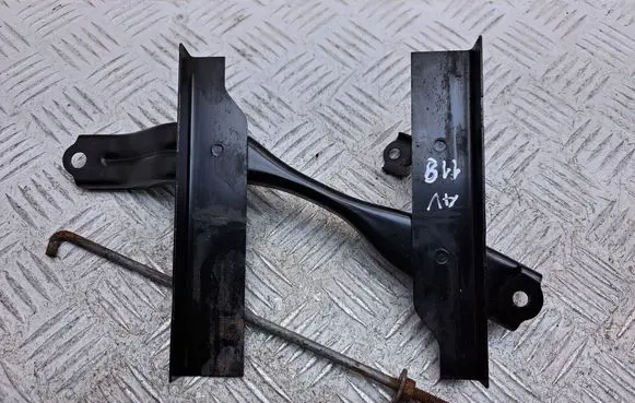 Toyota Avensis T270 Battery bracket 7440402120 7445130110