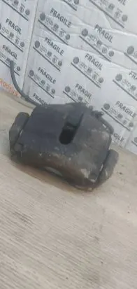 Volkswagen PASSAT B6 Front brake caliper 1234