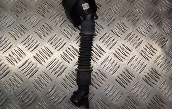 Mercedes-Benz A W169 Oil fill pipe A6400100369