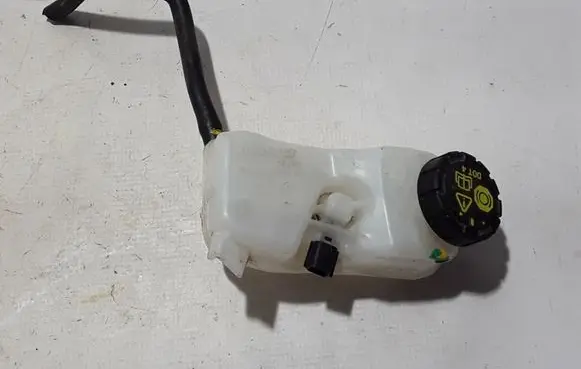 Brake fluid reservoir