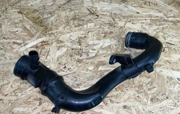 Volkswagen Golf IV Intercooler hose/pipe 1J0129654l