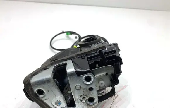 Toyota Auris E180 Rear door lock 