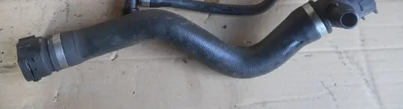 BMW X1 E84 Engine coolant pipe/hose 7525641